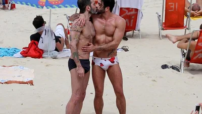 Марк Джейкобс целуется с бойфрендом на пляже