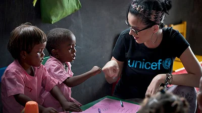 Кэти Перри занялась образованием детей на Мадагаскаре 