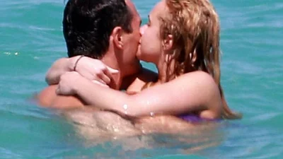 Горячие поцелуи на пляже Кличко и Панетьери