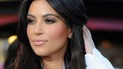 Беременная Ким Кардашьян отказалась говорить