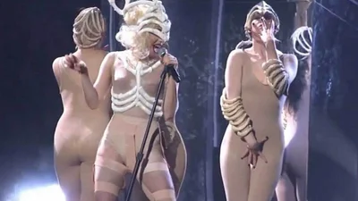 Lady Gaga спела Bad Romance на American Music Awards
