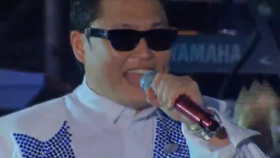 PSY спел Gangnam Style вживую