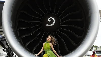 Дочь Мика Джаггера устроила фотосессию в самолете