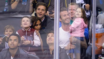 Дэвид Бекхэм и Том Круз сходили с детьми на хоккей