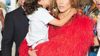 Дженнифер Лопес показала попу на Billboard Music Awards 2013