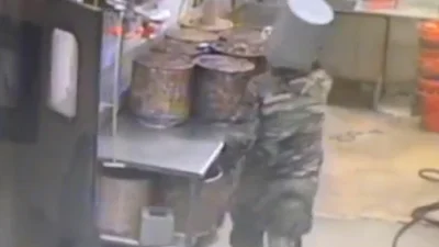 Грабитель обокрал магазин с ведром на голове