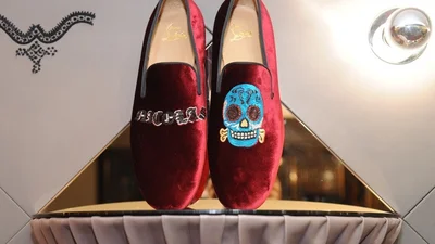 Кристиан Лубутен предлагает сделать на обуви тату