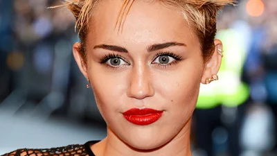 Бал Института костюма 2013: ТОП звездных причесок