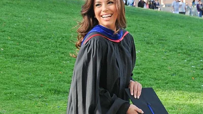 Отчаянная домохозяйка Ева Лонгория стала магистром