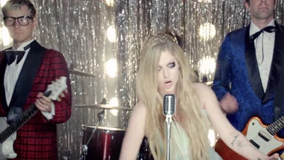 Прем'єра! Avril Lavigne - Here's To Never Growing Up