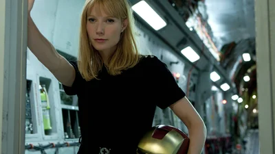 10 самых сексуальных подружек супергероев