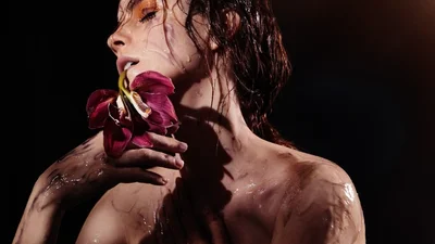 Эмма Уотсон разделась, чтобы показать натуральную красоту