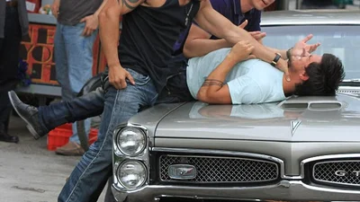 Зірка "Сутінків" побився на вулиці