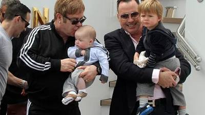 Элтон Джон показал своих мальчиков