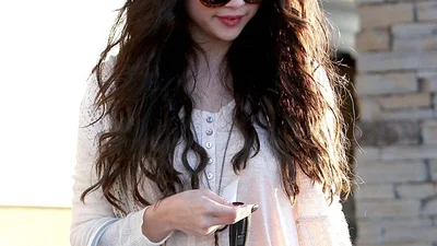 Селена Гомес приехала в роддом