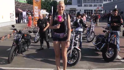 Леся Здеся оседлала крутой Harley Davidson 