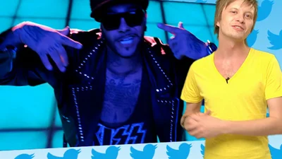 Голий Тіматі відпочиває в лазні, і Адель напивається до чортиків