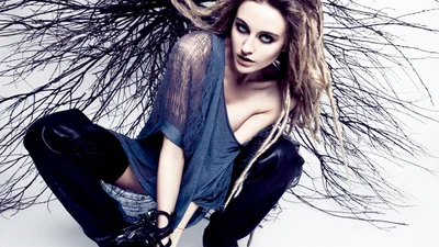 Ева Бушмина снялась в готической фотосессии