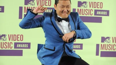 Рэпер PSY прилетел в Россию