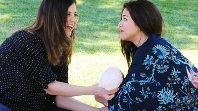 Селена Гомес показала новорожденную сестричку