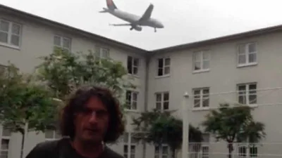 Кузьма Скрябін підробляє в аеропорту