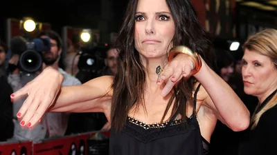 Народ раскритиковал платье Сандры Баллок