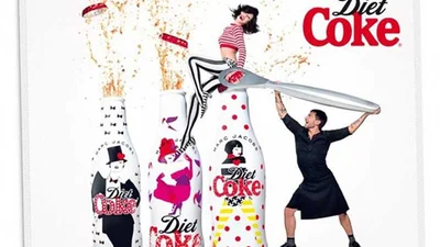 Известный дизайнер-гомосексуалист рекламирует Кока-колу