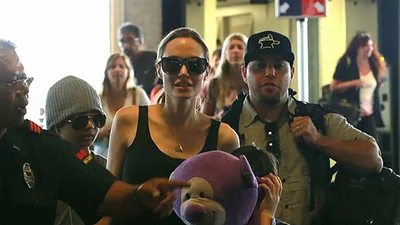 Анджелина Джоли с детьми прилетела на Гавайи 