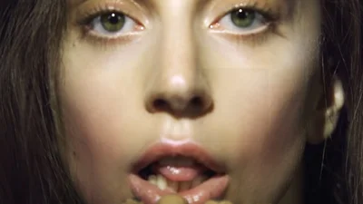 Леди Гага шокировала необычным видео