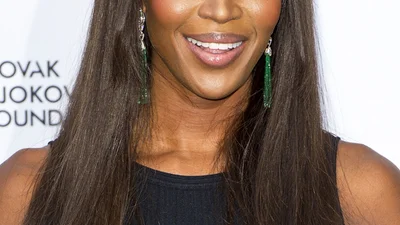 Наоми Кэмпбелл удивила новой прической