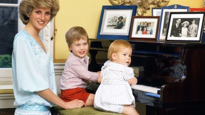 Детские фото принца Уильяма и принца Гарри