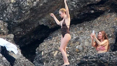 45-летняя Кайли Миноуг позирует в леопардовом купальнике