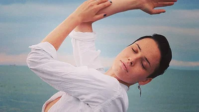 Даша Астафьева показала голую грудь