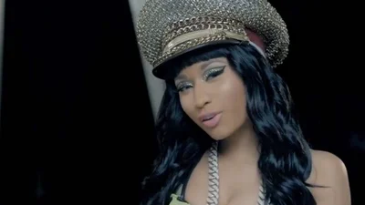 Nicki Minaj засветила очень круглыми формами в новом клипе