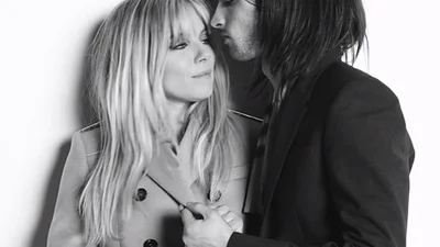 У новій рекламі Burberry не обійшлося без інтиму