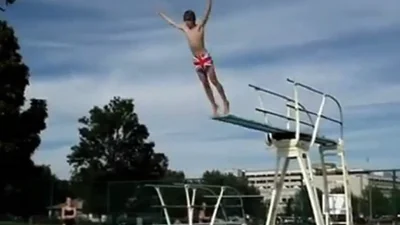 ТОП самых смешных прыжков в воду