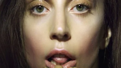 Lady Gaga пугает естественной красотой 
