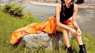 Нина Добрев показала роскошные ножки в журнале Cosmopolitan