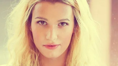 Боря Апрель увеличил себе губы