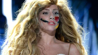 Леди Гага засветила голой попой на MTV VMA’s 2013