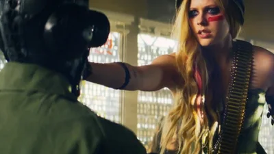 Avril Lavigne порадовала клипом на песню Rock N Roll