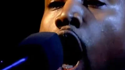 Kanye West шикарно поет песни из нового альбома