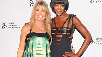 Наоми Кэмбелл показала грудь на тусовке