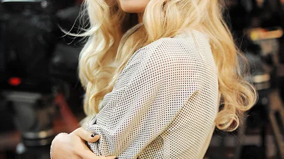 Модная и стильная Вера Брежнева в новой фотосессии