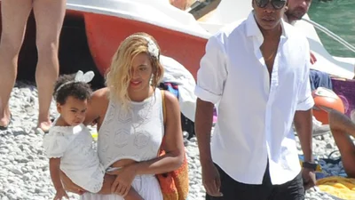 Бейонсе и Jay Z отдыхают на пляже