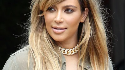 Ким Кардашьян впервые вышла в люди после родов