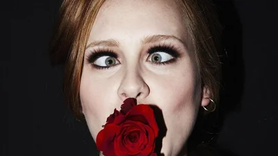 Адель получила водительские права