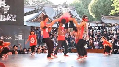 Японские дети нереально танцуют брейк-денс