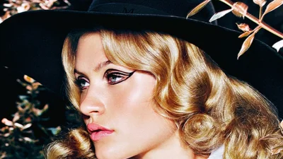 Модный макияж: акцент на стрелки