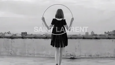 SAINT LAURENT агітує крутити хула-хуп